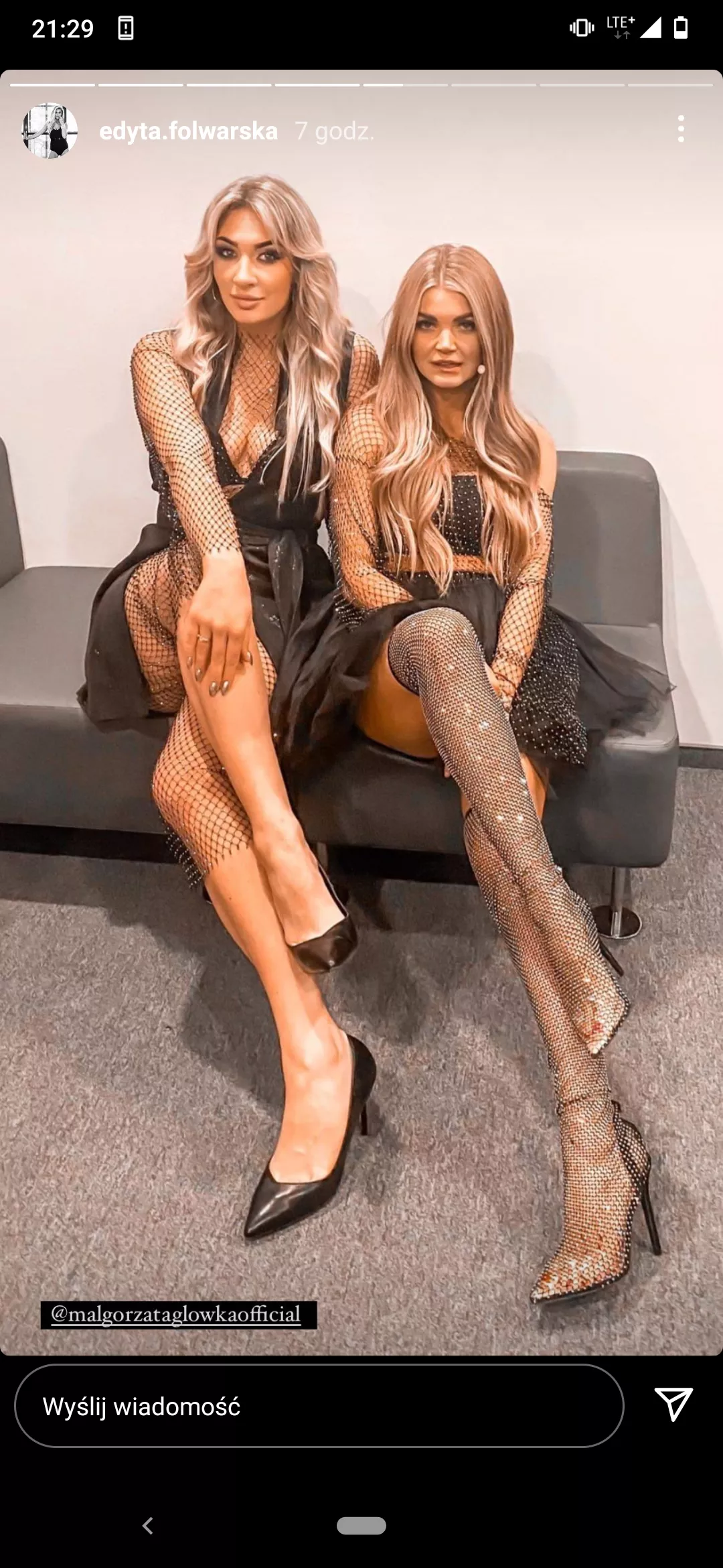 Mega gorąca wokalistka disco polo u boku popularnej i ponętnej prezenterki! Celebrytki wyglądają jak siostry?! 